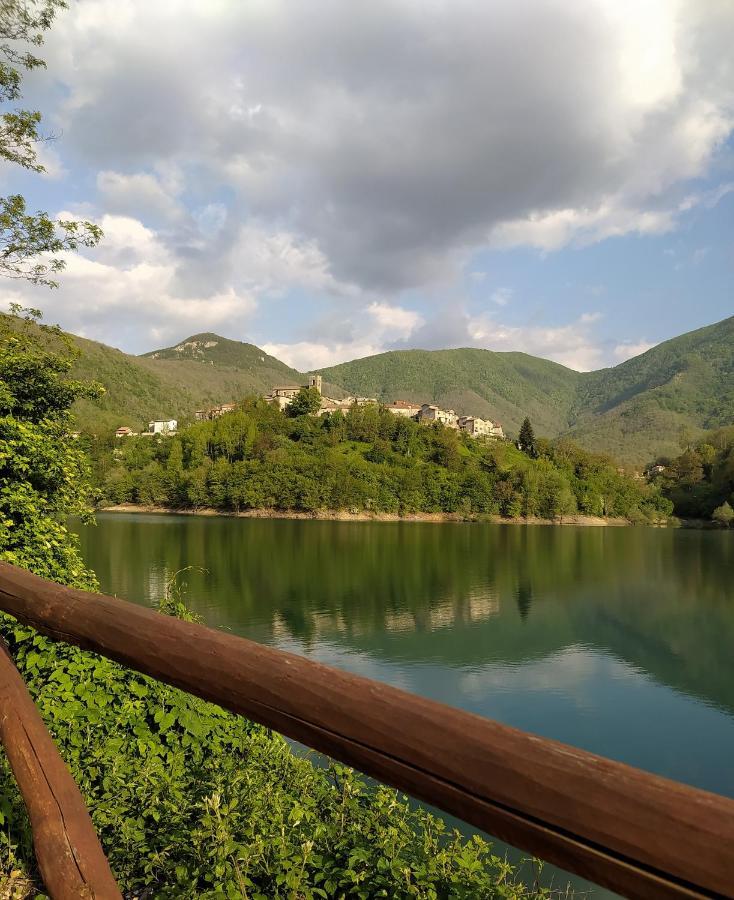 Casa Vacanze Al Colletto - Con Terrazza Panoramica In Centro Storico Vagli di Sotto Ngoại thất bức ảnh